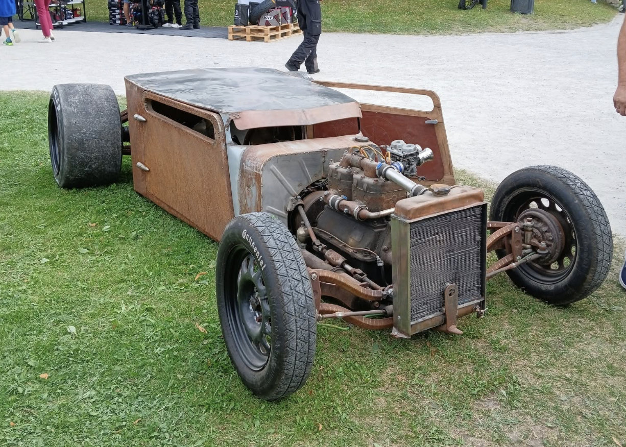 Rat rod esivaade avatud mootoriga